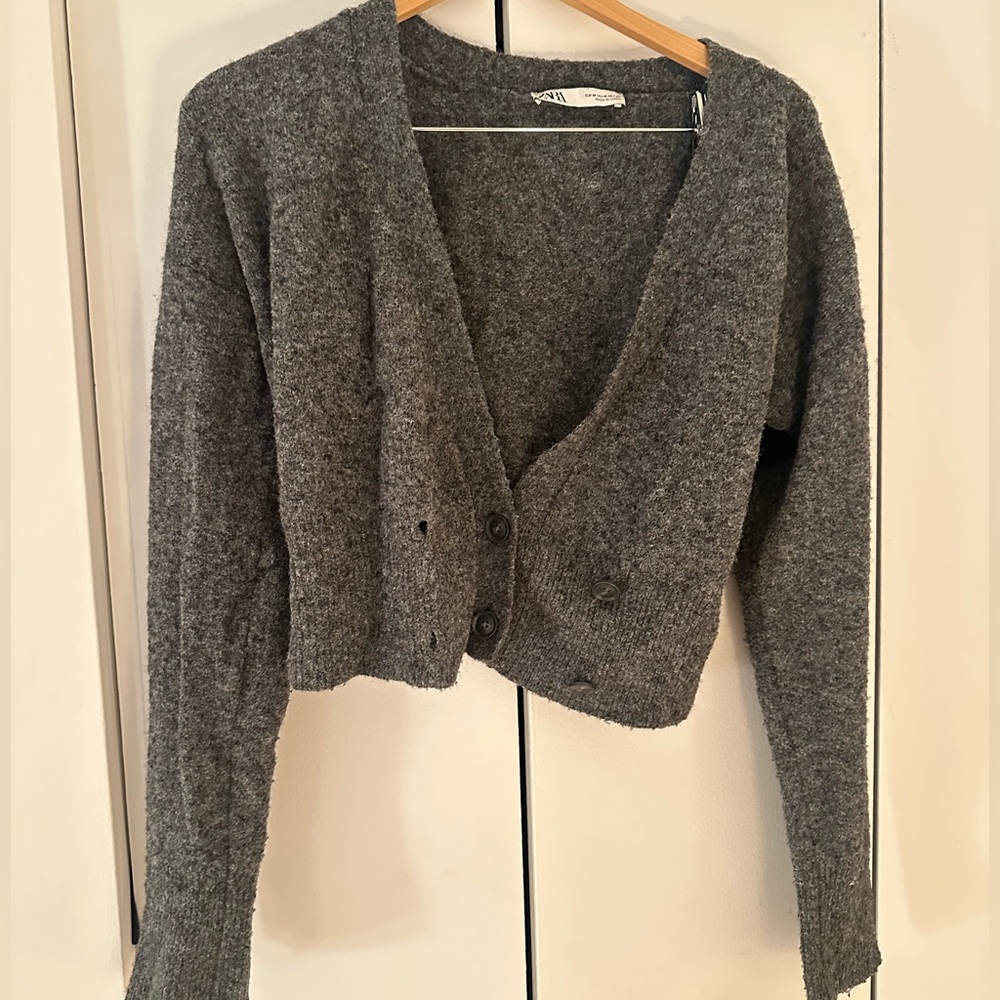 Zara Wool knit cropped grey sweater with double buttons
